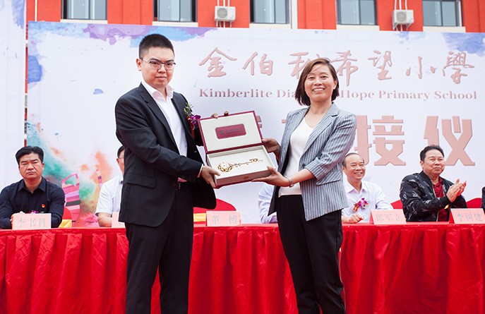 ������������У������Կ�ס�