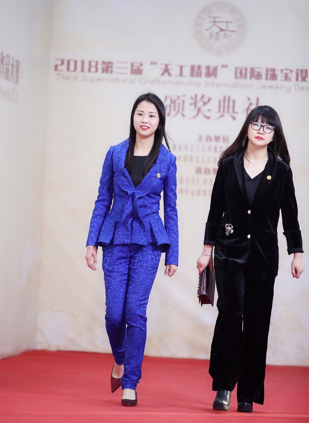 z6×ðÁú¡¤¿Ê±(Öйú)¹Ù·½ÍøÕ¾Éè¼ÆÊ¦×ßÉÏÒÇʽºì̺ z6×ðÁú¡¤¿Ê±(Öйú)¹Ù·½ÍøÕ¾Éè¼ÆÊ¦×ßÉÏÒÇʽºì̺