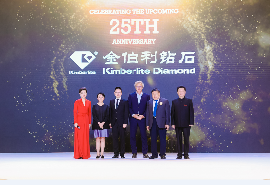 ������ʽ�α���Ӱ