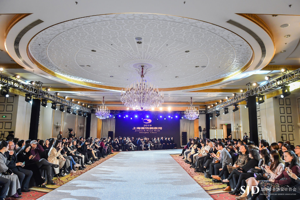 z6��������ʱ(�й�)�ٷ���վЯ��Ʒ����2019�Ϻ�����������ʱ����